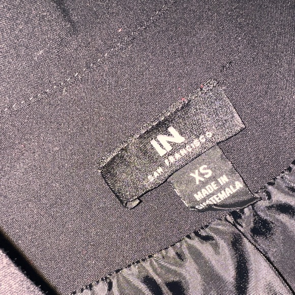 My favorite black blazer, but it’s time to move on🥲 - Picture 3 of 3